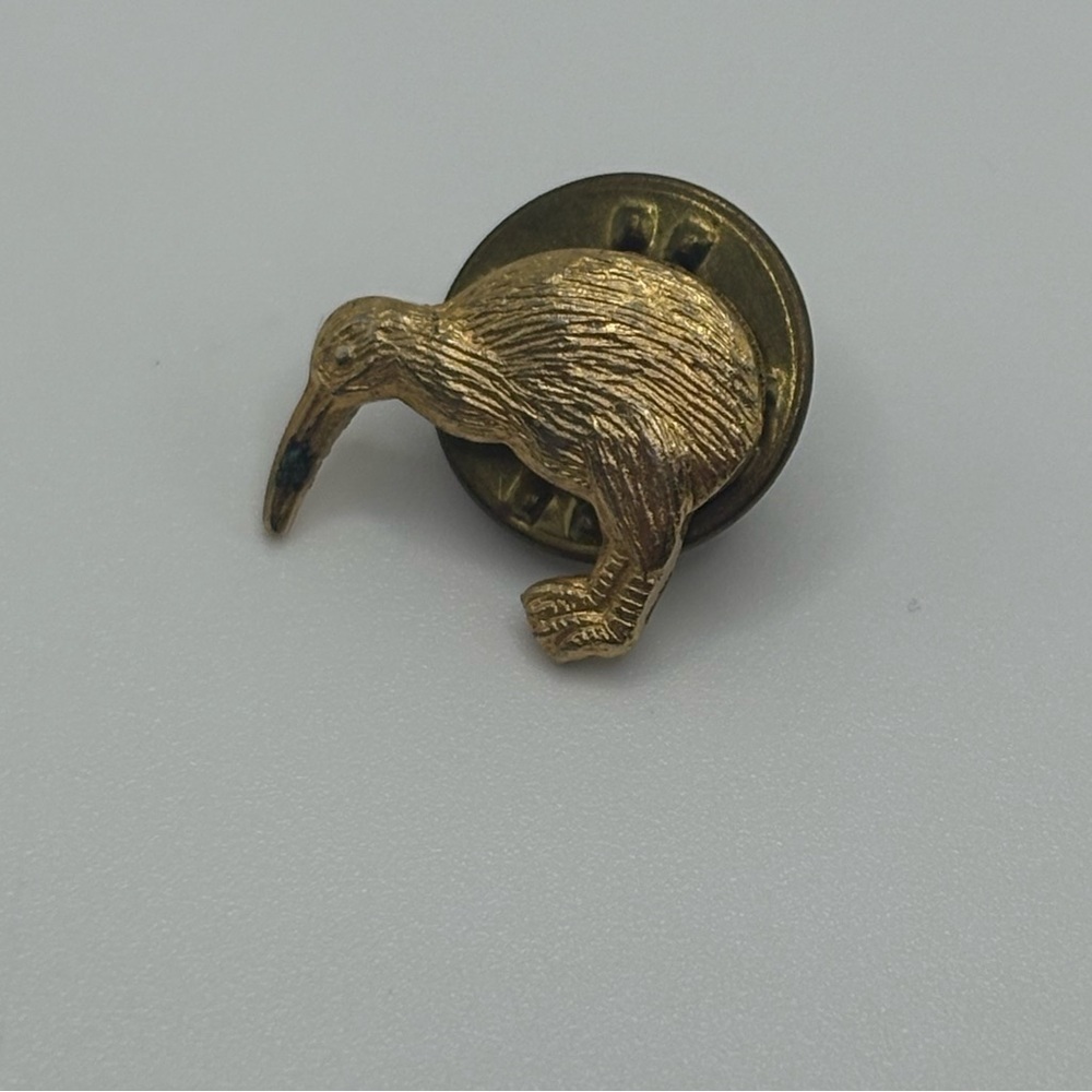 Vintage gold-tone metallic kiwi bird lapel pin, New Zealand